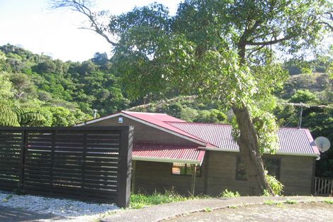 Photo of property in 16a Rakeiora Grove, Korokoro, Lower Hutt, 5012