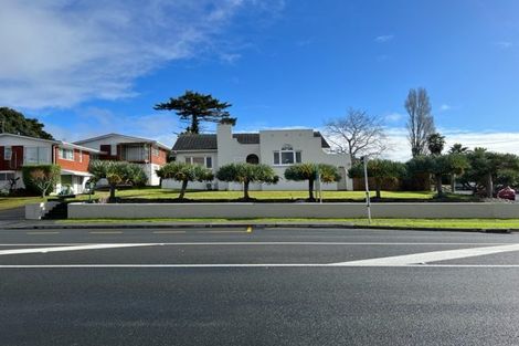 Photo of property in 40 Te Atatu Road, Te Atatu South, Auckland, 0610