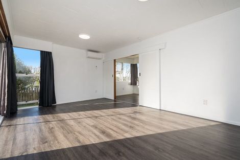 Photo of property in 52 Cockayne Crescent, Sunnynook, Auckland, 0620