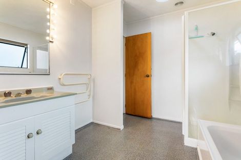 Photo of property in 44 Hale Crescent, Bayview, Auckland, 0629