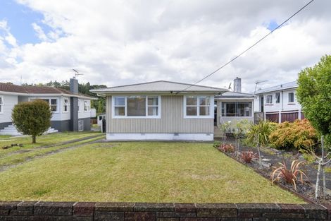 Photo of property in 18 Huruhuru Road, Massey, Auckland, 0614
