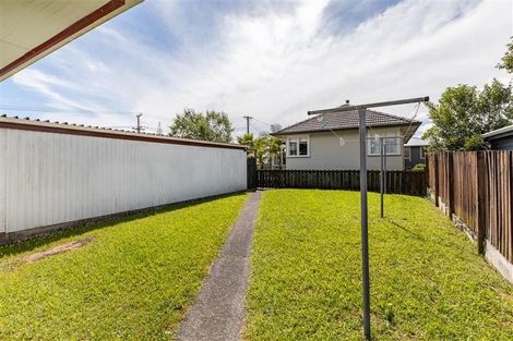 Photo of property in 58 Strid Road, Te Atatu South, Auckland, 0610
