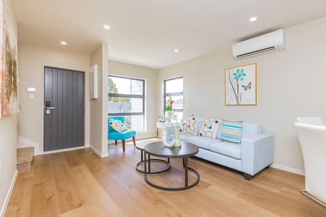 Photo of property in 1/43 Clevedon Road, Papakura, 2110