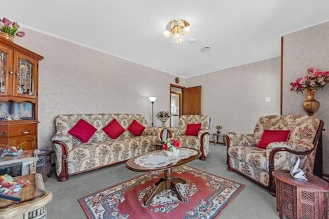 Photo of property in 71 Beach Road, Te Atatu Peninsula, Auckland, 0610