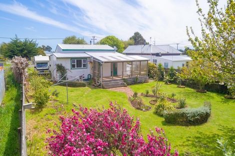 Photo of property in 28 Wilson Street, Waverley, 4510