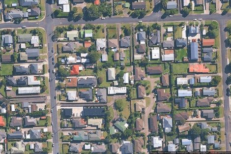 Photo of property in 2/7 Rewarewa Road, Te Atatu Peninsula, Auckland, 0610