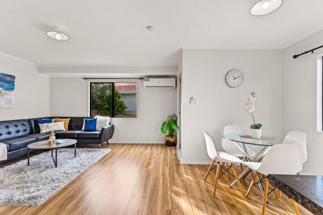 Photo of property in 2/12 Cameron Place, Ranui, Auckland, 0612