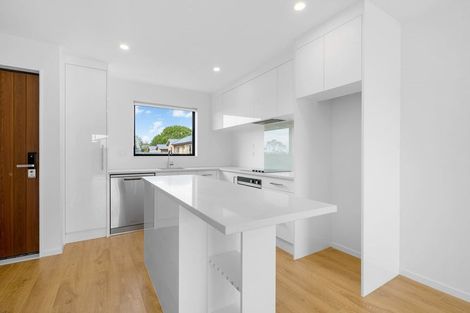 Photo of property in 1/2 Windermere Crescent, Blockhouse Bay, Auckland, 0600