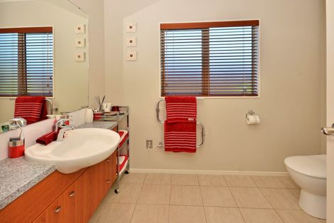 Photo of property in 38 Belfry Place, Wattle Downs, Auckland, 2103