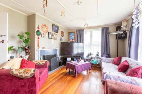 Photo of property in 1 Robertshawe Crescent, Dannevirke, 4930