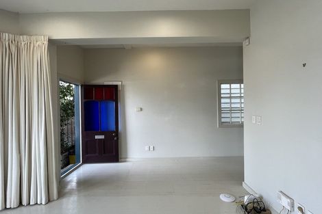 Photo of property in 14 Edge Hill, Mount Victoria, Wellington, 6011