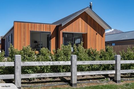 Photo of property in 40 Mount Creighton Crescent, Wanaka, 9305