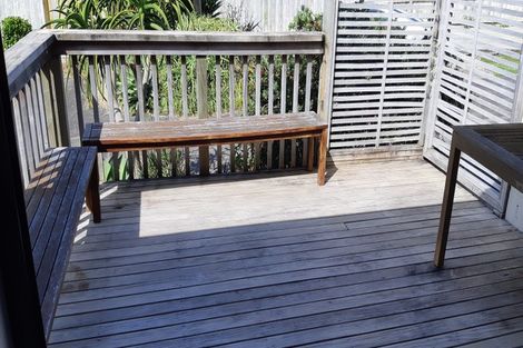 Photo of property in 3/84 Pupuke Road, Hillcrest, Auckland, 0627
