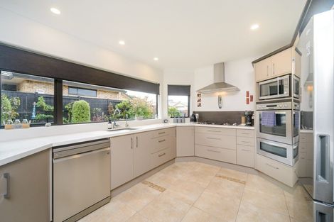 Photo of property in 14 Tennyson Avenue, Kelvin Grove, Palmerston North, 4414