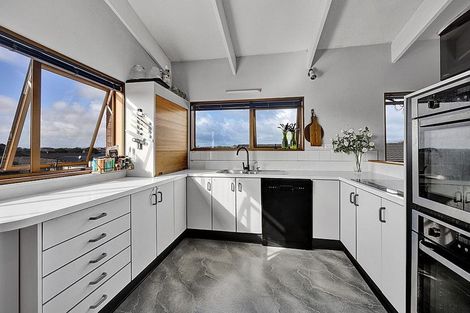 Photo of property in 20 Tiverton Crescent, Whalers Gate, New Plymouth, 4310