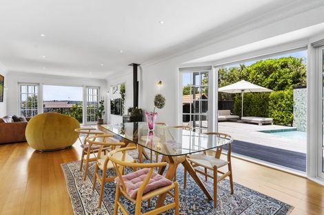 Photo of property in 16 Fenton Terrace, Cockle Bay, Auckland, 2014