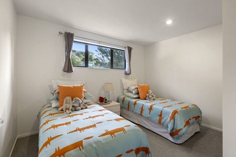 Photo of property in 2/41 Fairmount Road, Titirangi, Auckland, 0604