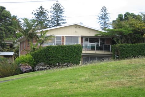 Photo of property in 19 Kiwi Esplanade, Mangere Bridge, Auckland, 2022