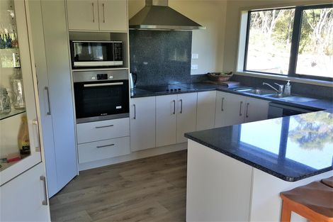 Photo of property in 136 Stratford Drive, Cable Bay, 0420