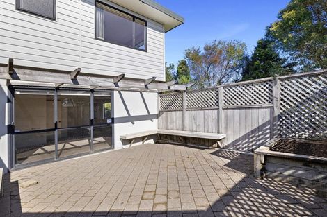 Photo of property in 7 Larsen Place, Merrilands, New Plymouth, 4312