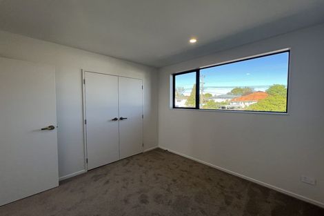 Photo of property in 150c Chivalry Road, Glenfield, Auckland, 0629