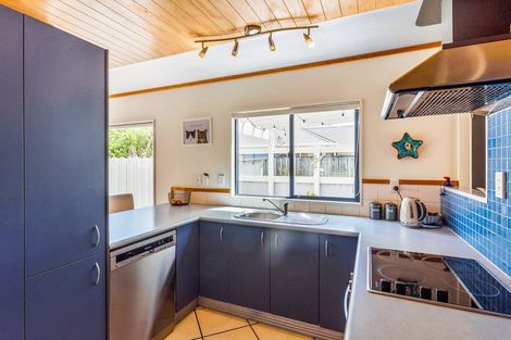 Photo of property in 13 Marram Way, Peka Peka, Waikanae, 5391