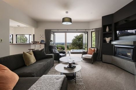 Photo of property in 70 Waicola Drive, Fitzherbert, Palmerston North, 4471