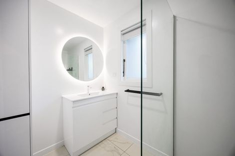 Photo of property in 40 Pupuke Road, Hillcrest, Auckland, 0627