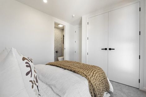 Photo of property in 69b Chivalry Road, Glenfield, Auckland, 0629