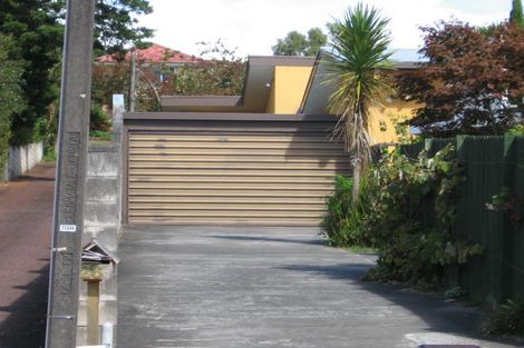 Photo of property in 26 Cliff View Drive, Green Bay, Auckland, 0604