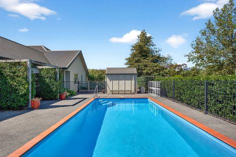 Photo of property in 10 Fairway Drive, Martinborough, 5711