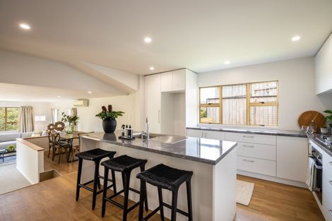 Photo of property in 9 Fairview Place, Westown, New Plymouth, 4310