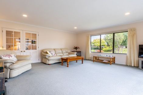 Photo of property in 32 Hadleigh Court, Paraparaumu, 5032