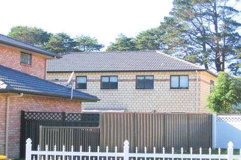 Photo of property in 28 South Kensington Way, Henderson, Auckland, 0612