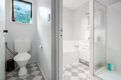 Photo of property in 90 Kemp Road, Massey, Auckland, 0614