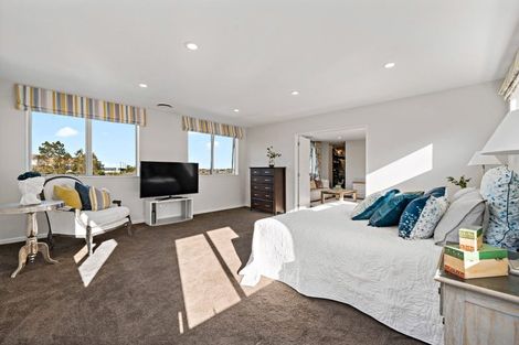 Photo of property in 52 Corricvale Way, Northcross, Auckland, 0630