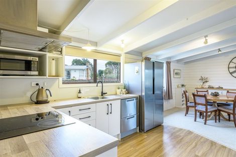 Photo of property in 100 Sturges Road, Henderson, Auckland, 0612