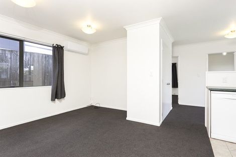 Photo of property in 4 Cliff View Drive, Green Bay, Auckland, 0604