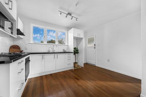 Photo of property in 71 Larnoch Road, Henderson, Auckland, 0610