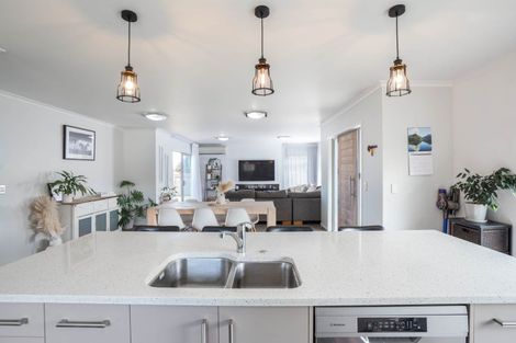 Photo of property in 17 Windsor Street, Richmond Heights, Taupo, 3330