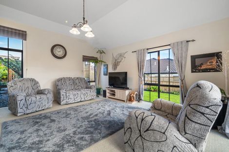 Photo of property in 2 Holcombrooke Lane, Welcome Bay, Tauranga, 3175