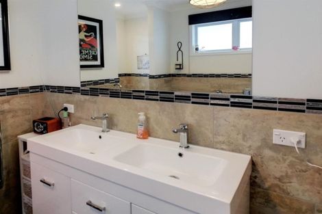 Photo of property in 24 Rakaia Way, Poraiti, Napier, 4112