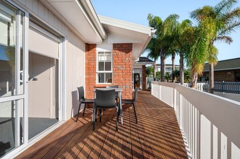 Photo of property in 42 Gilbass Avenue, Hamilton Lake, Hamilton, 3204