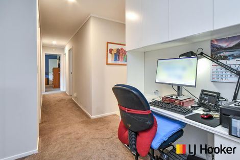 Photo of property in 33 Peretao Rise, The Gardens, Auckland, 2105