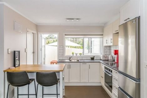 Photo of property in 2/42 Beach Road, Castor Bay, Auckland, 0620