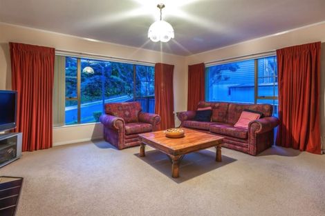 Photo of property in 2 Saint Aidans Way, Tawa, Wellington, 5028