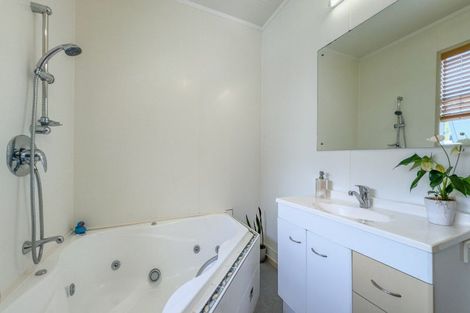 Photo of property in 152 Brunton Crescent, Thames, 3500