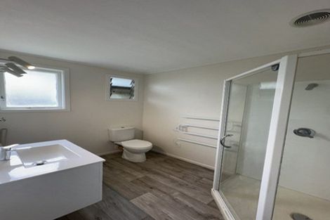 Photo of property in 60 Edmonton Road, Henderson, Auckland, 0612