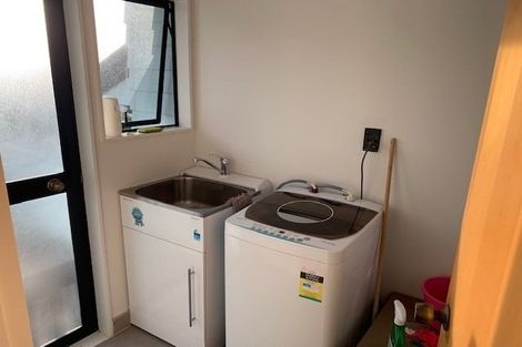 Photo of property in 19 Jumento Place, Unsworth Heights, Auckland, 0632