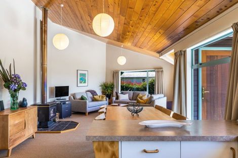 Photo of property in 7 Te Urunga Place, Acacia Bay, Taupo, 3330